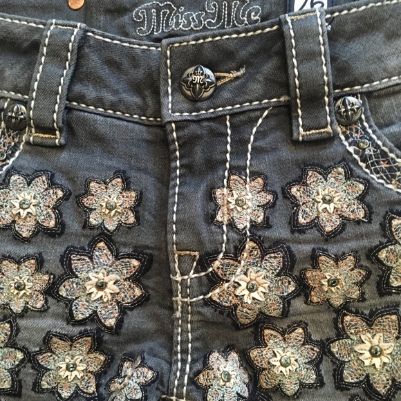 MISS ME DAISEY SHORTS - Picture 10 of 12